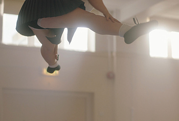 Beanie Feldstein ass