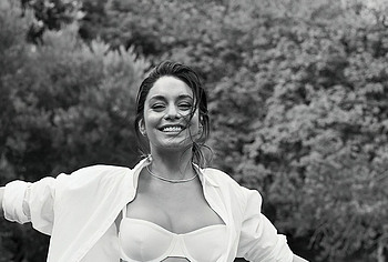 Vanessa Hudgens lingerie photos