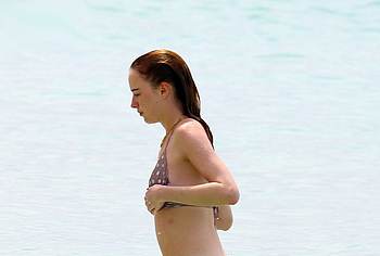 Phoebe Dynevor beach photos