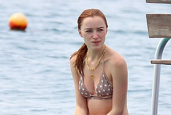 Phoebe Dynevor nipslips