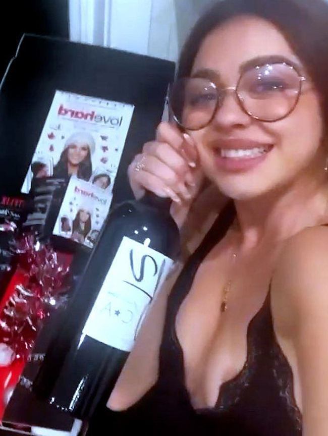 Sarah Hyland nude oops