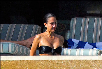 Jessica Alba topless photos