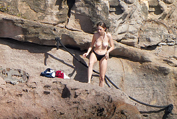 Maya Hawke tits photos