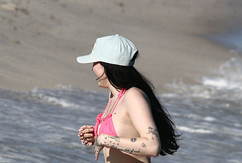 Noah Cyrus bikini