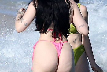 Noah Cyrus nude photos