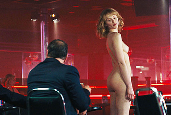 Emma Laird striptease