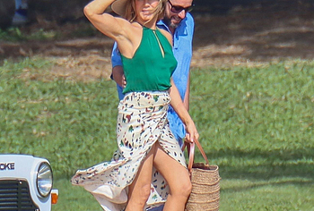 Jennifer Aniston nudes photos