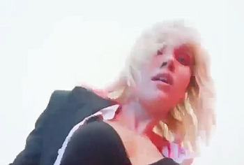 Maddie Ziegler striptease