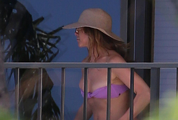 Jennifer Aniston bikini