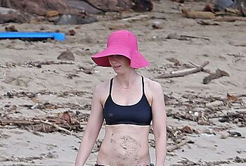 Emily Blunt paparazzi