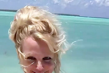 Britney Spears nopslips