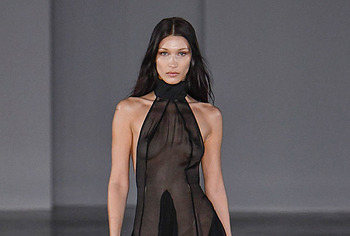 Bella Hadid oops