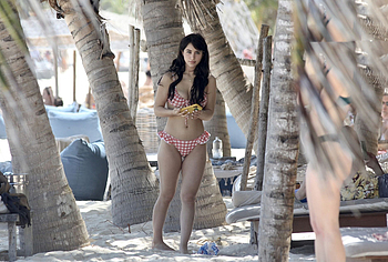 Caylee Cowan cameltoe