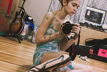 Grimes leaked nude selfie