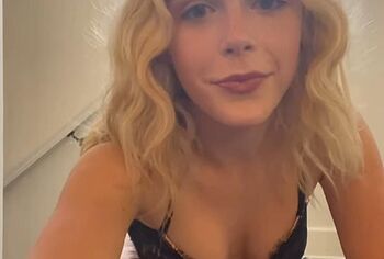 Kiernan Shipka naked photos