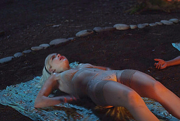 Kiernan Shipka pussy