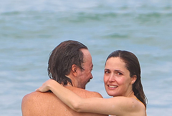 Rose Byrne paparazzi