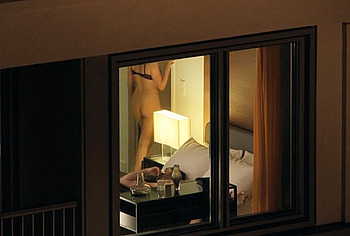 Kaley Cuoco ass naked