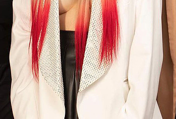 Avril Lavigne braless