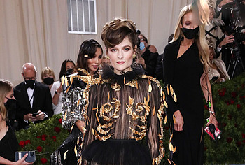 Louisa Johnson tits photos