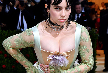 Billie Eilish cleavage