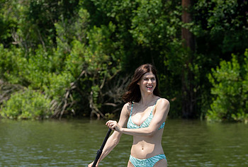 Alexandra Daddario naked