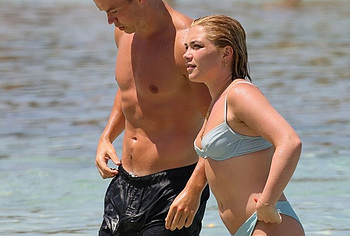 Florence Pugh paparazzi