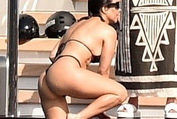Kourtney Kardashian pussy
