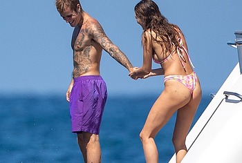 Hailey Bieber bikini sexy