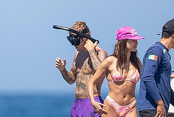 Hailey Bieber bikini
