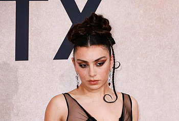 Charli XCX paparazzi