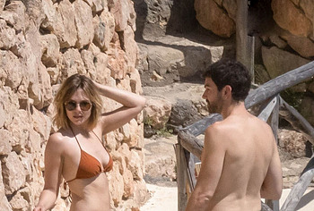 Elizabeth Olsen paparazzi