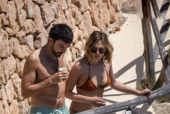 Elizabeth Olsen topless