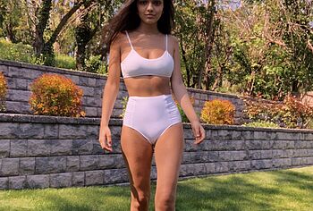 Rachel Zegler cameltoe