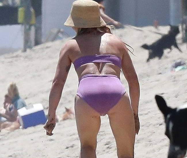 Hilary Duff booty shots