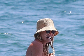 Hilary Duff nude photos