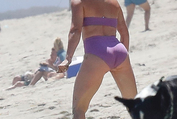 Hilary Duff sexy beach pics