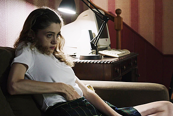 Natalia Dyer masturbates