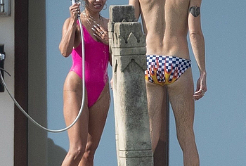 Vanessa Hudgens nipples