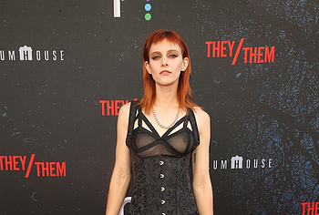 Aubrey Peeples nude tits