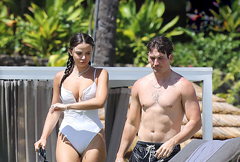 Keleigh Sperry bikini pics