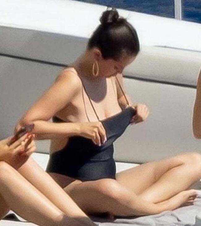 Selena Gomez tits
