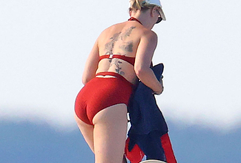 Scarlett Johansson nude