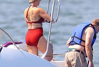 Scarlett Johansson sexy pics