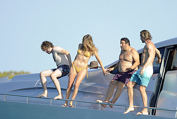 Margot Robbie bikini photos