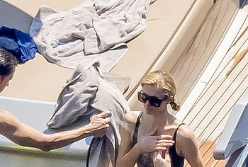 Paris Hilton nipslips