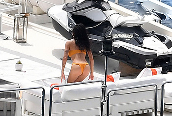 Zoe Kravitz booty