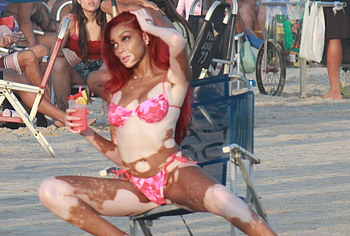 Winnie Harlow cameltoe