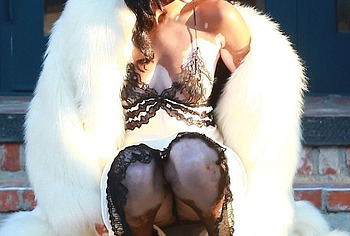 Winnie Harlow upskirt pics