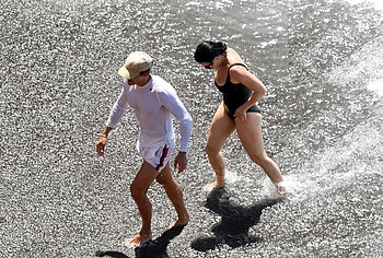 Katy Perry beach pics